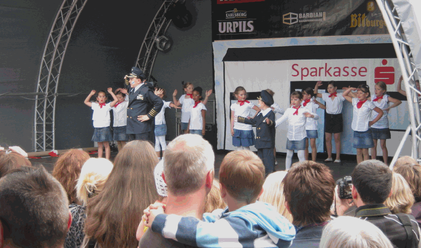 kids-Let`s dance Zwergenland Wadern Stadtfest 2011